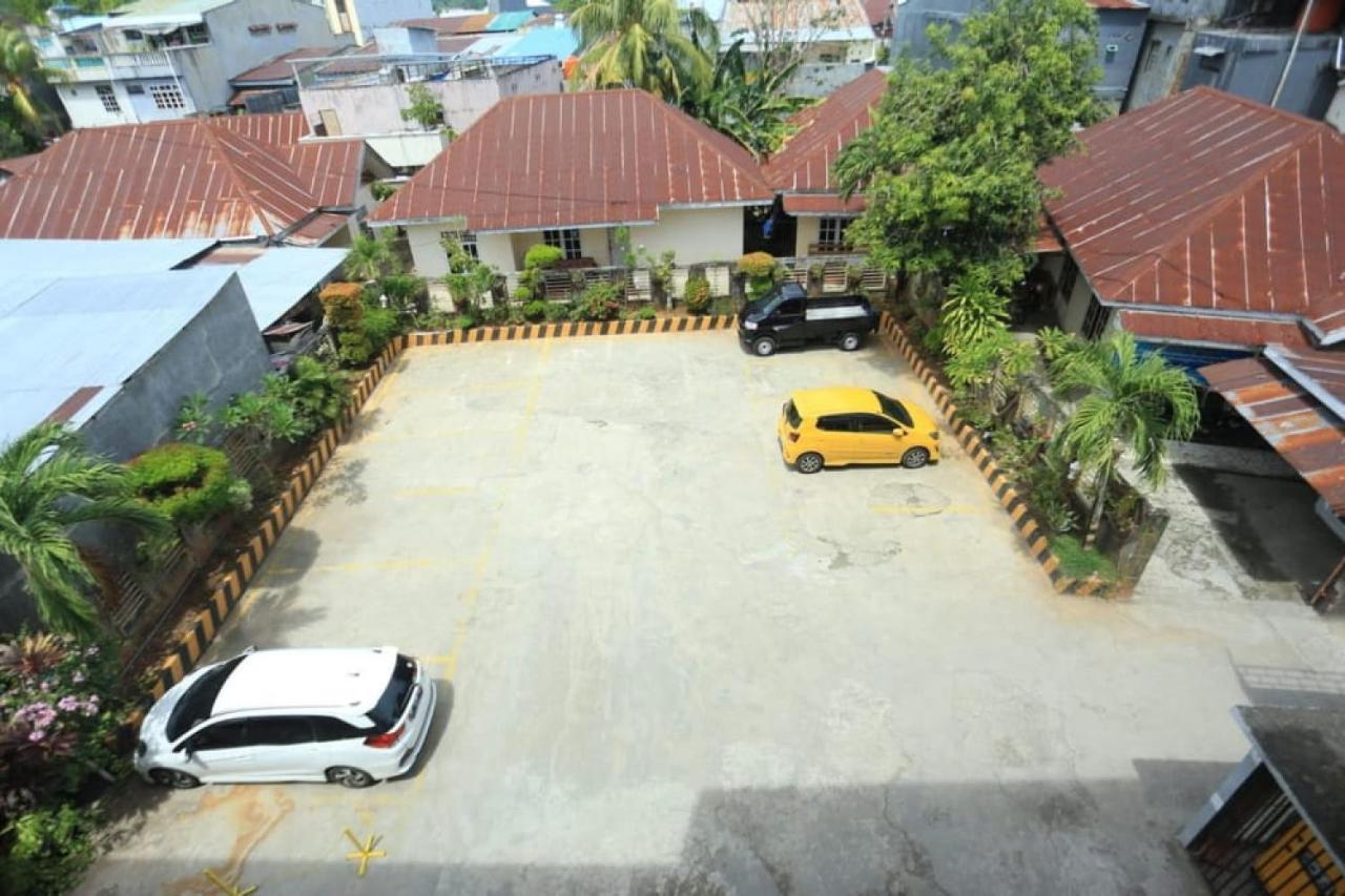 Urbanview Hotel Mulia Indah Palopo Exterior photo