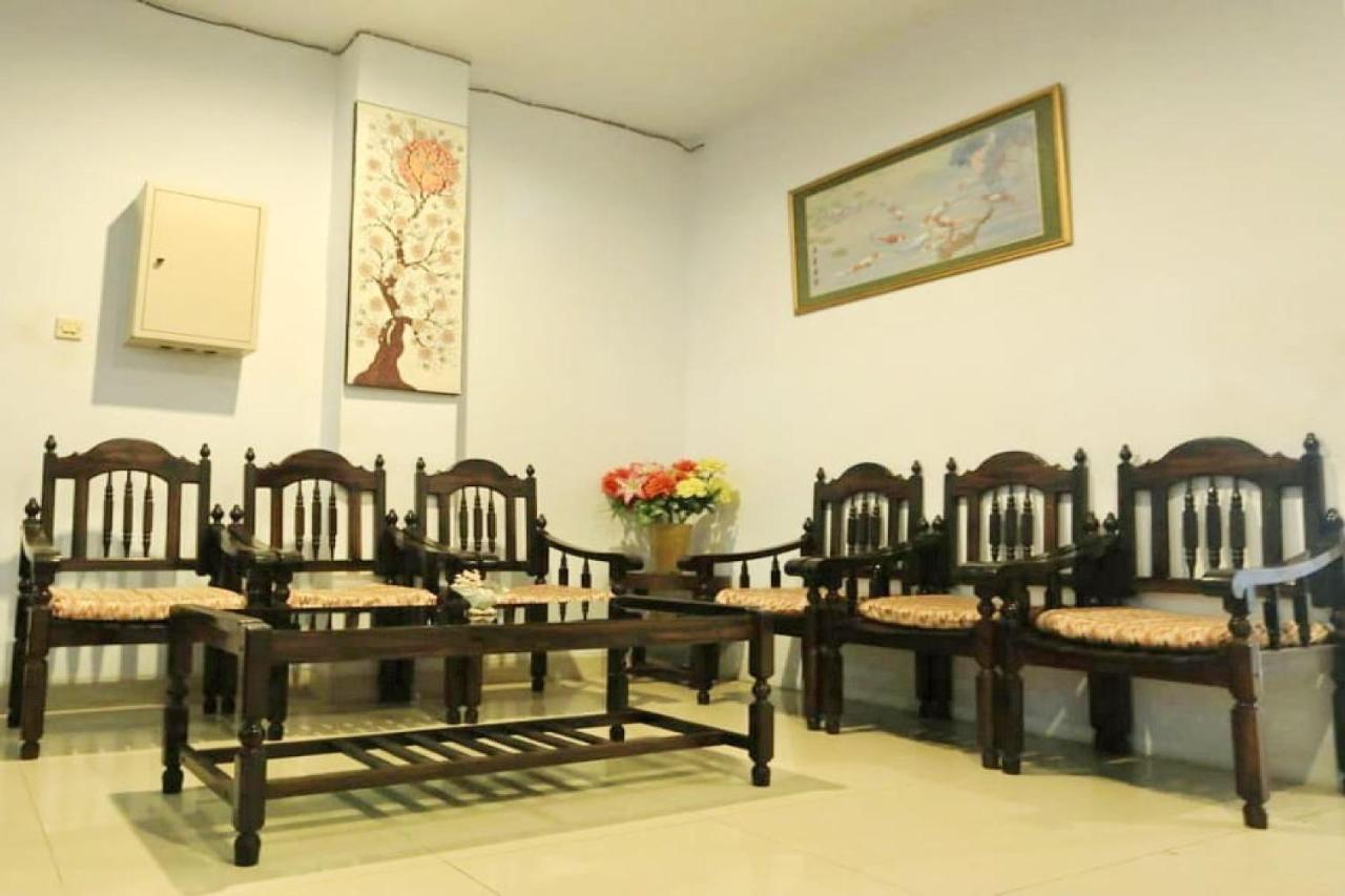 Urbanview Hotel Mulia Indah Palopo Exterior photo