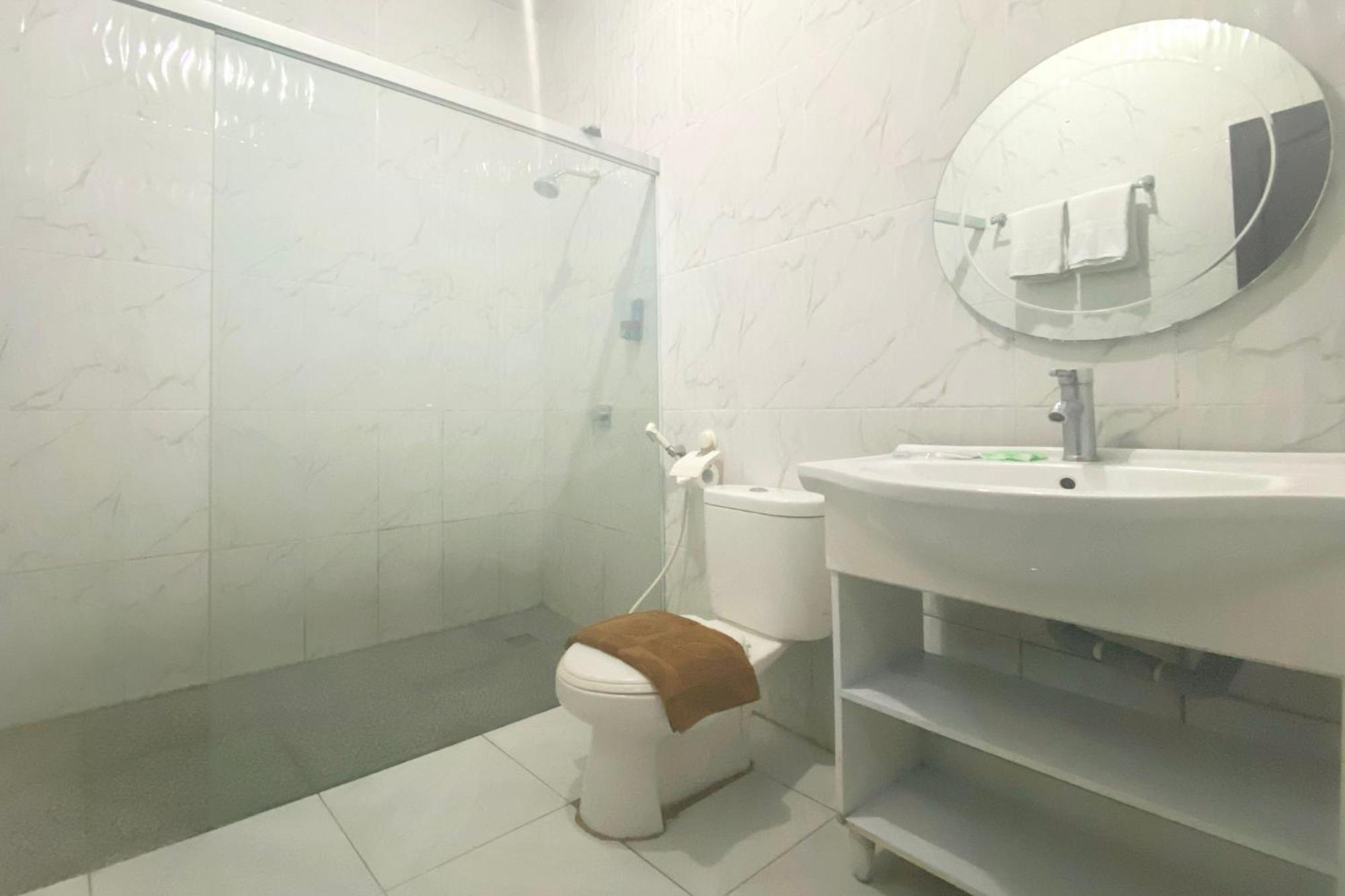 Urbanview Hotel Mulia Indah Palopo Exterior photo